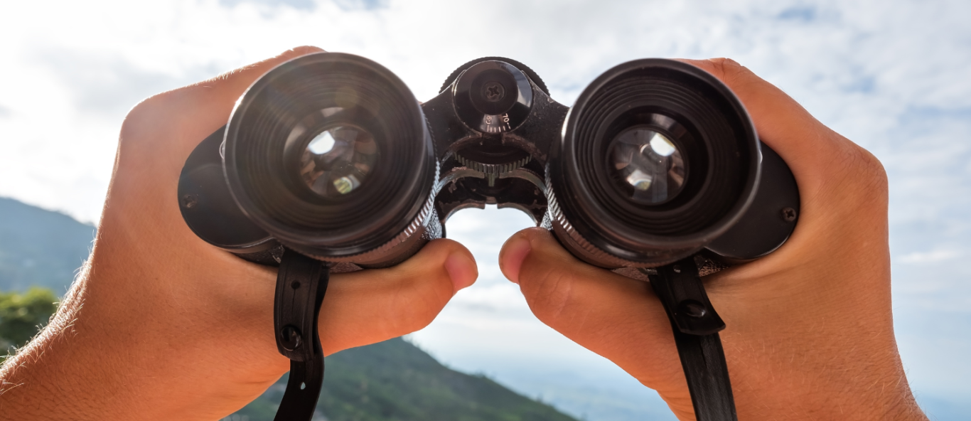 binoculars 1500 x 896 px 